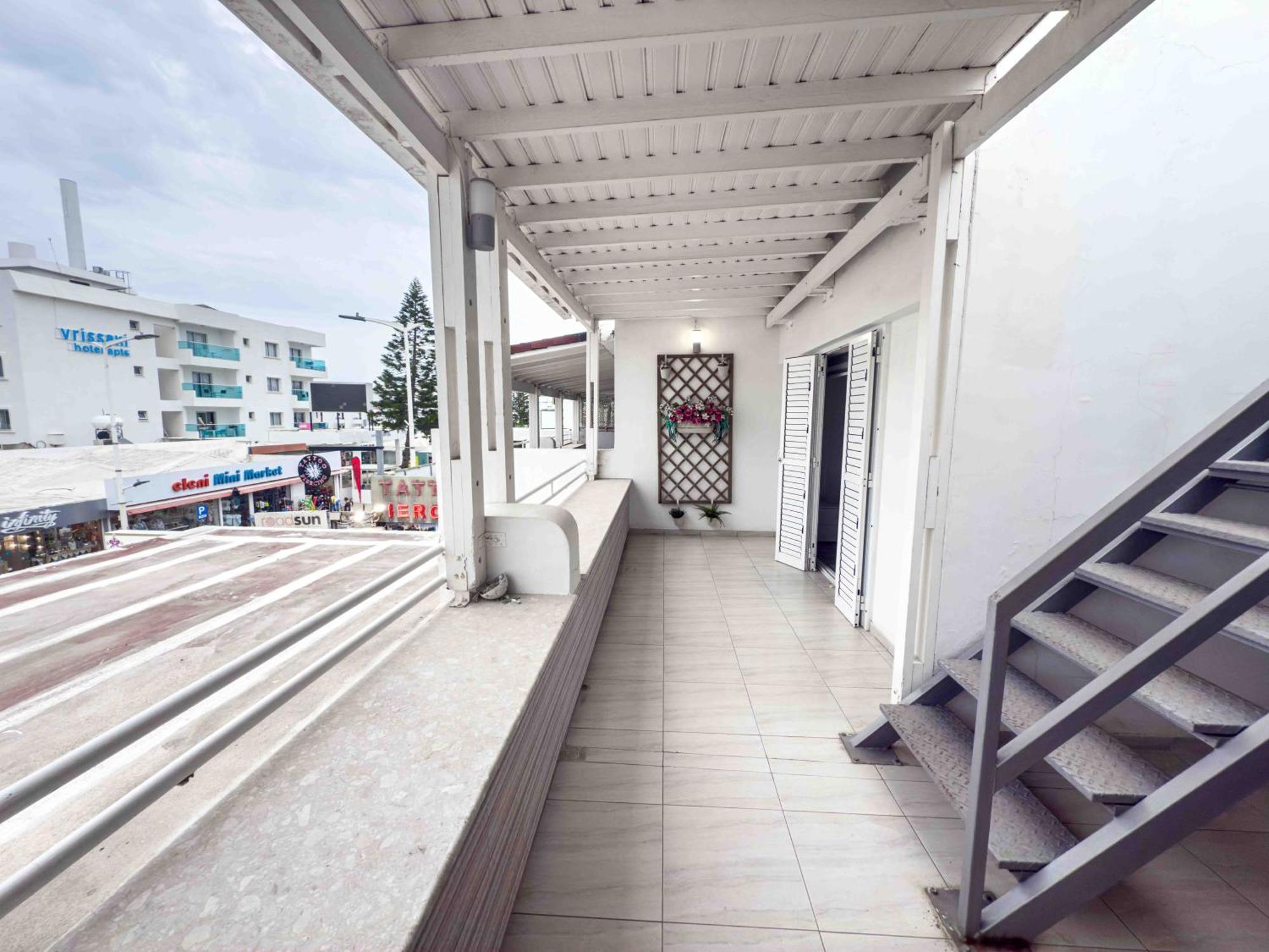 Sofia's Seaview Apartment *